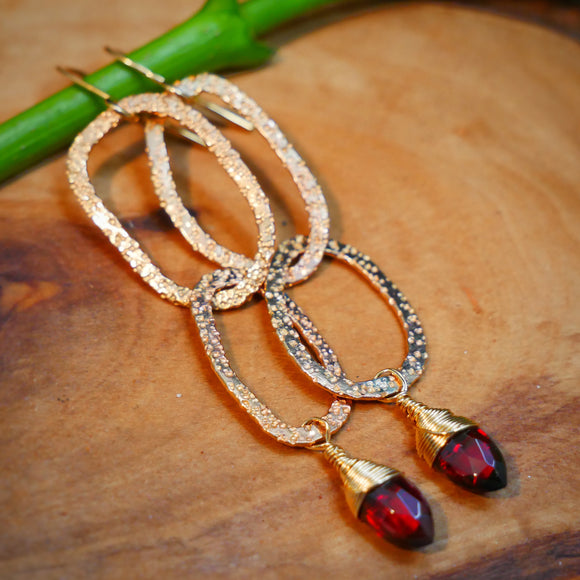 Interlocking Abstract Garnet Hoops Gold